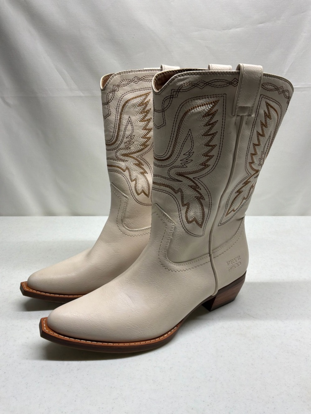 Frye And Co. Irlene Short Deco Stitch Cream Boots Size 9M